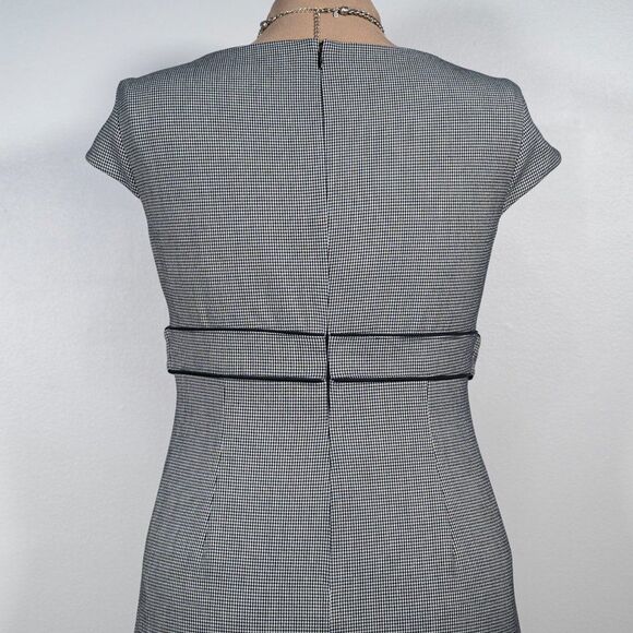 Jones New York Black and White Houndstooth Knit Cap Sleeve Shift Dress - Picture 7 of 7